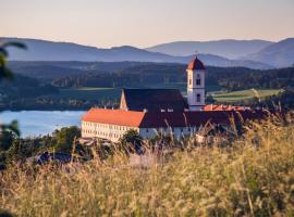 ホテル写真: Stift St. Georgen am Längsee