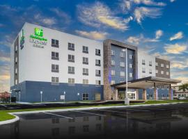 Hotel fotografie: Holiday Inn Express & Suites - Fort Myers Airport, an IHG Hotel