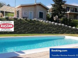 A picture of the hotel: Cottage with pool,views