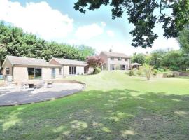 Foto di Hotel: Captivating 4-Bed House in Harlow