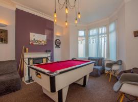 Hotel fotoğraf: Lushlets - Riverside City Centre House with Hot tub and pool table - great for groups!