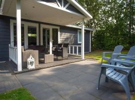 A picture of the hotel: Modern chalet with covered terrace in nature