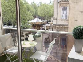 होटल की एक तस्वीर: Cosy and large flat in the hypercentre of Avignon Provence - Welkeys