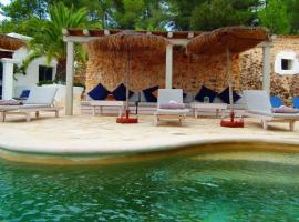 Hotel fotoğraf: villa con encanto clásico - piscina y jardín propios