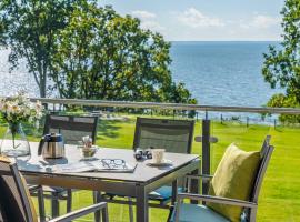 Appartement "Mondstein" mit Penthouseflair - Oase am Haff, hotel em Garz