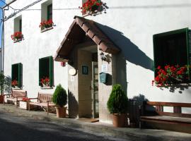 Posada Sarigarri, hotel v destinaci Abaurrea Baja