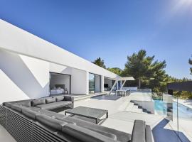 Zdjęcie hotelu: LUXURY 5-Bed Villa in Sant Josep de sa Talaia