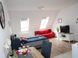 Kossuth Apartmanház、タタのホテル