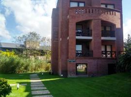 A picture of the hotel: Departamentos - Cariló, a pasos del mar