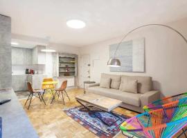 Фотографія готелю: Apartamento lujo castellana chamartín