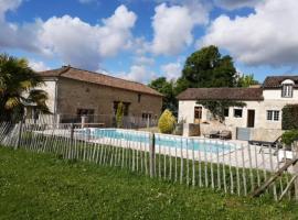 Foto di Hotel: Villa de 2 chambres avec piscine privee jardin amenage et wifi a Sigoules