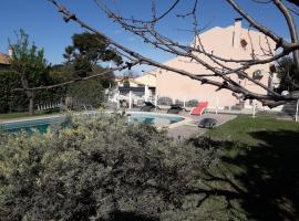 A picture of the hotel: villa avec piscine