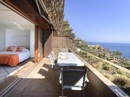 Hotel Foto: Lets Holidays Modern sea views apartment