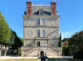 Hotel foto: Stunning Chateau on the river bank in Saint Astier