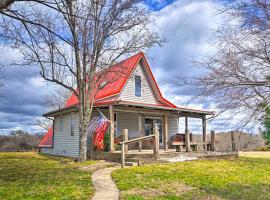 Hotelfotos: Vivid Cedar Ridge Cabin about 23 Miles to Wichita!