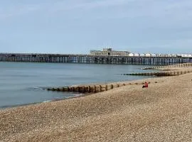 Astral Lodge, hotell i Hastings