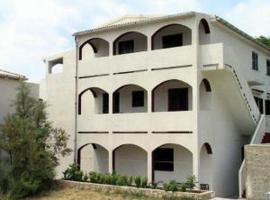 होटल की एक तस्वीर: Apartmani Jure Marzic