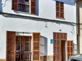 Hotel Photo: Lluna - Experience the island on a quiet town