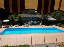 Fotos de Hotel: Appartamento con Piscina in Lunigiana