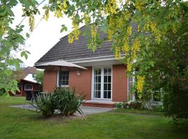 Hotel Foto: Ferienhaus Wiking Haus - Terrasse und Garten