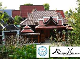 Baanthep Antique Homestay, hotel v destinaci Phrae