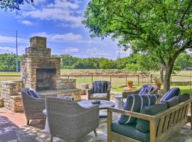Hotel Photo: Beautiful Hill Country Cottage - Walk to Downtown!