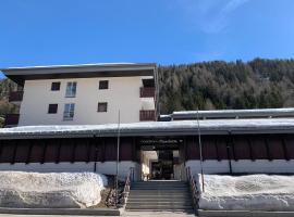 Hotel kuvat: Bilocale Mandron 105