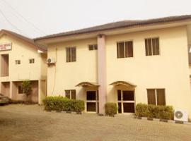 Fotos de Hotel: Room in Lodge - Grand Serene Hotel-ibadan