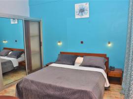 Hotel - Y, hotel in Douala