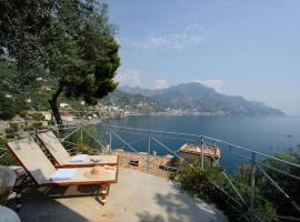 Hotel fotoğraf: Villa Oliver - Breathtaking small Pool 14 sqm Hydromassage on the Rock - Amalfi Coast