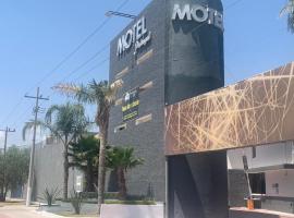 ホテル写真: Motel Pedregal Suites