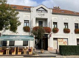 Hotel Litovel, ξενοδοχείο σε Komárno