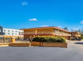 Econo Lodge Inn & Suites Macon West