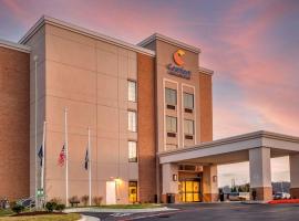 A picture of the hotel: Comfort Inn & Suites