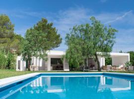 Ξενοδοχείο φωτογραφία: 4 charming bedrooms - own pool & garden