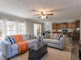 Hotel Foto: 4BR Ranch Style Home A Mile From Historic Downtown
