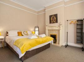 Hotel Photo: Staywhenever NWT- 4 Bedroom House, King Size Beds, Sleeps 9