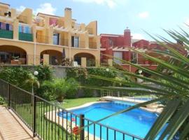 Hotel fotoğraf: Adosado Familiar tranquilo con piscina cerca de Denia