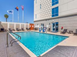 酒店照片: Holiday Inn Express & Suites - Phoenix Dwtn - State Capitol, an IHG Hotel