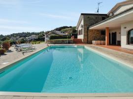 Hotel kuvat: 4 bedrooms villa with private pool sauna and enclosed garden at Castellaccio