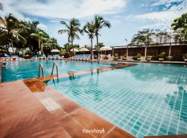 รูปภาพของโรงแรม: Twin Palms Suites and Residence Pattaya