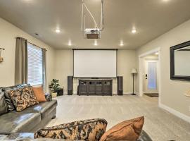 Hotel foto: Contemporary Home with Grill Near Utah Lake!