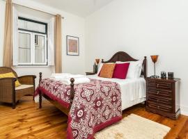 Hotel fotografie: Super comfortable classy double room in Lisbon Exotic with shared bathroom