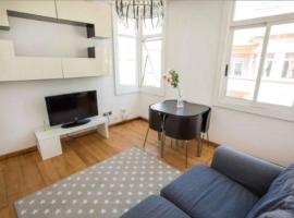 호텔 사진: 3 bedrooms appartement with jacuzzi and wifi at A Coruna 3 km away from the beach