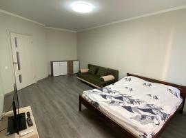ОДНОКОМНАТНАЯ КВАРТИРА С ДИЗАЙНЕРСКИМ РЕМОНТОМ, ξενοδοχείο σε Khmelʼnytsʼkyy