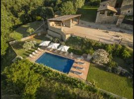 Фотография гостиницы: Villa in Aiguaviva Sleeps 18 with Pool