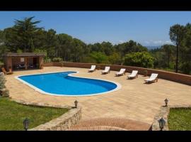 Hotel foto: Tordera Villa Sleeps 10 with Pool and Air Con