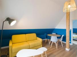 होटल की एक तस्वीर: CosyBNB bleu, logement indépendant, wifi, parking, petit déjeuner