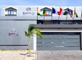 Silver Moon Hotel, hotel em Abidjan