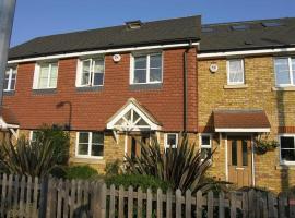 호텔 사진: Stylish and comfortable house, Epsom, Surrey